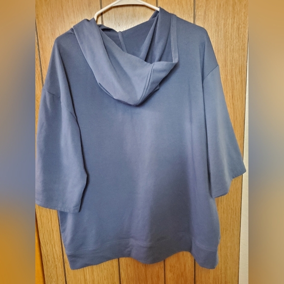 J Jill Fit Periwinkle short sleeve hoodie w/ kangaroo pocket.   Size M. - Picture 4 of 8